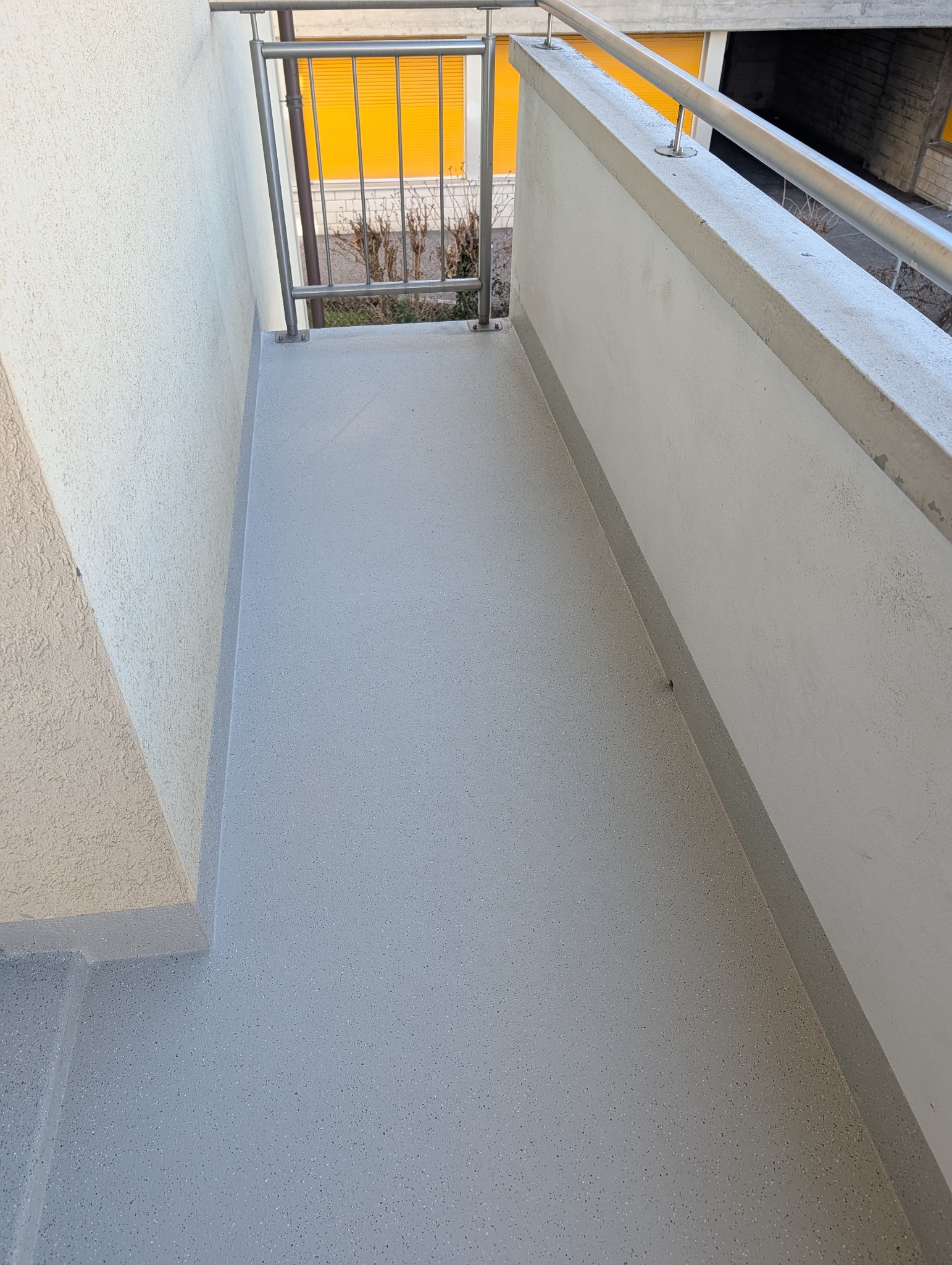Miremont à Sierre - Résine + joints — Résine sur balcon, après (3)